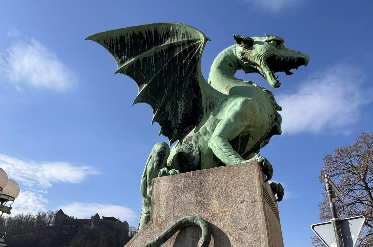 Slovensko ministarstvo pojasnilo: Obitelj s petoro djece ne dobiva 3.360 €, nego do 2.799,63 € pomoći