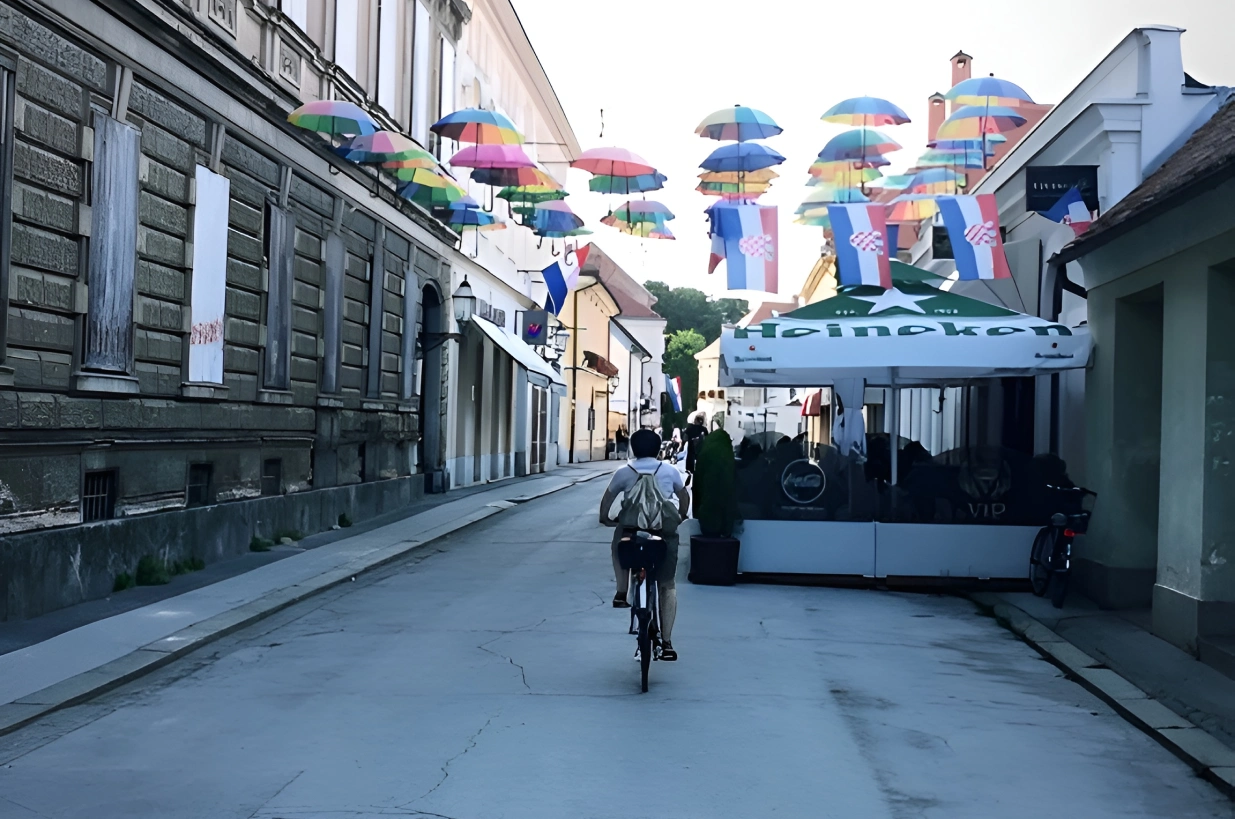 Karlovac isplaćuje božićnice: 350 eura za upravu, 50 eura za one s manjim mirovinama