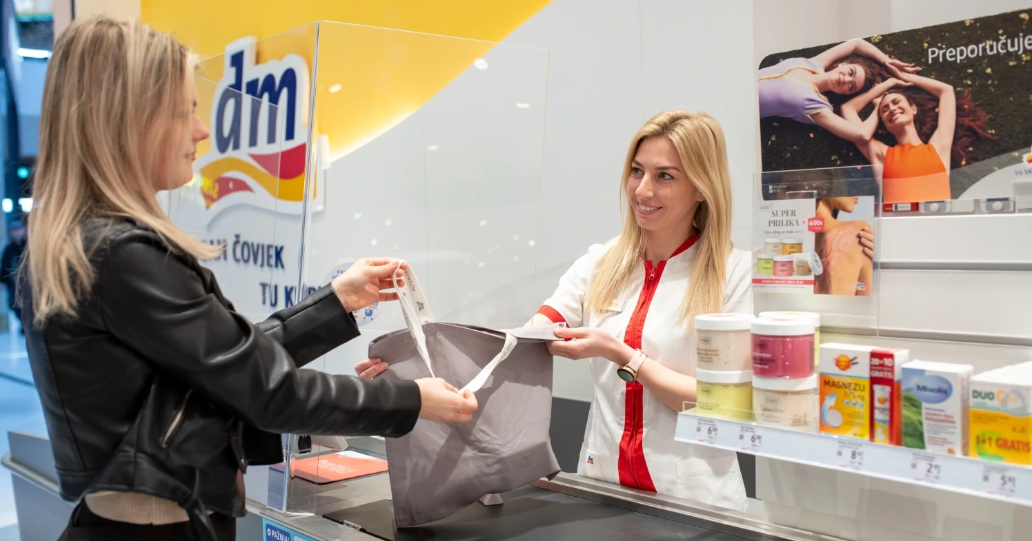 U dm-u porasle prosječne plaće na gotovo 1.900 eura neto, promet veći za 10,04%