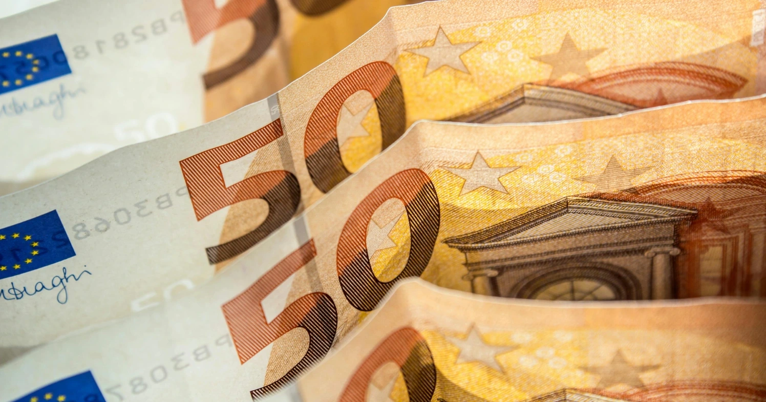 Pregled minimalnih plaća za 2026. diljem EU: Hrvatska niže od zapada, više od istoka