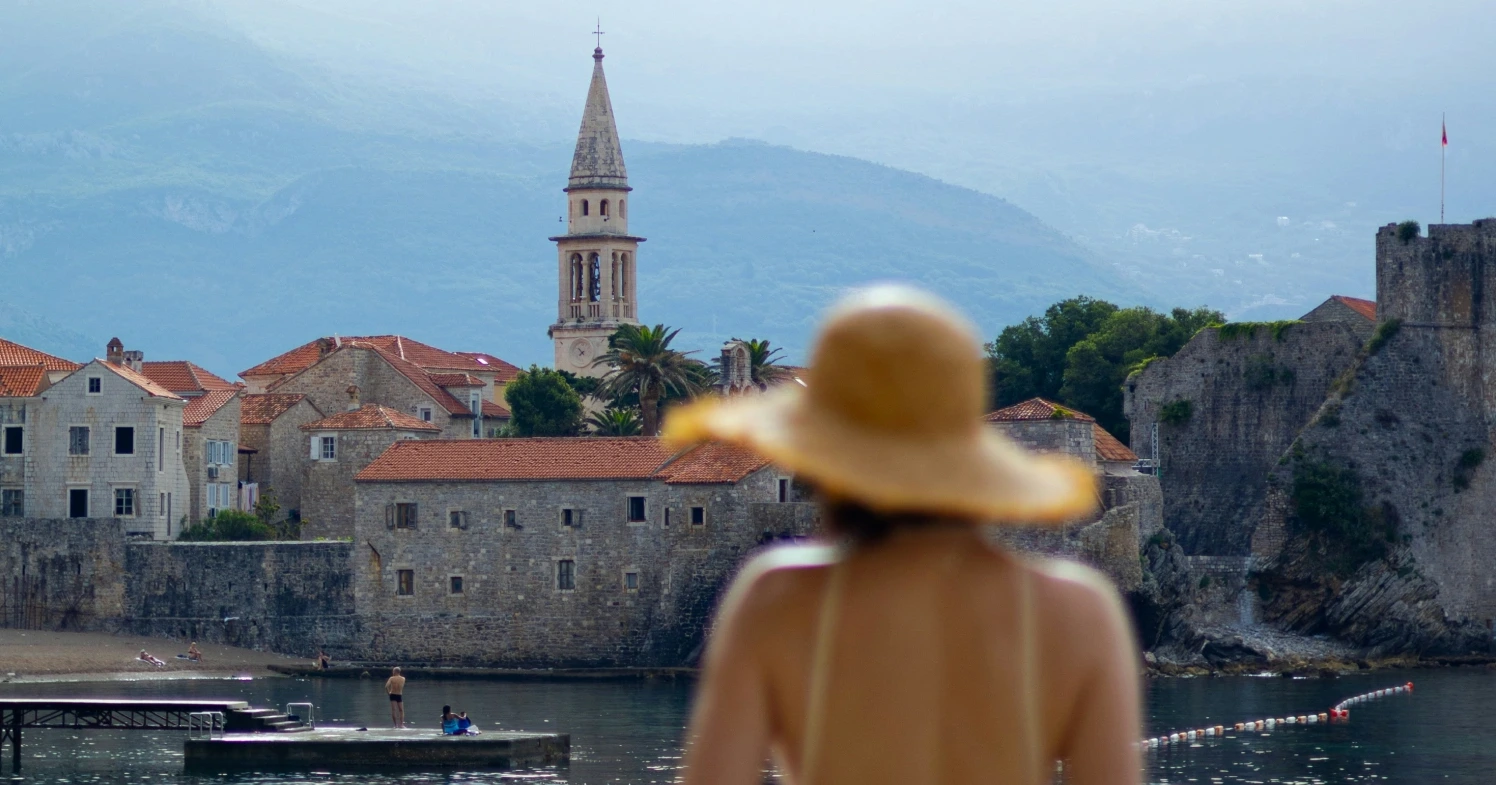 Crna Gora vidi spas sezone u uvozu stranaca prema hrvatskom modelu