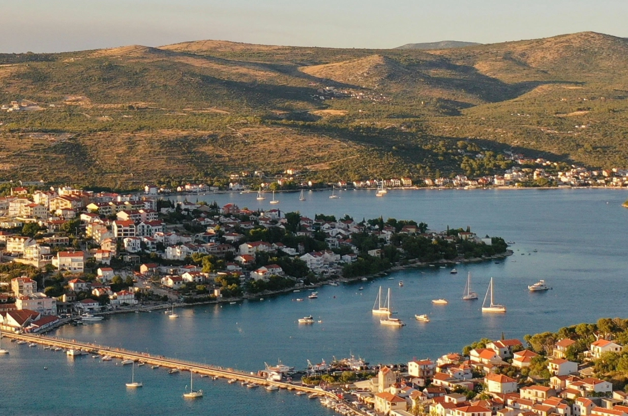 Plaća od 1.300 eura i vlastita soba: Što mediji iz BiH ističu kao glavne prednosti rada u Hrvatskoj?